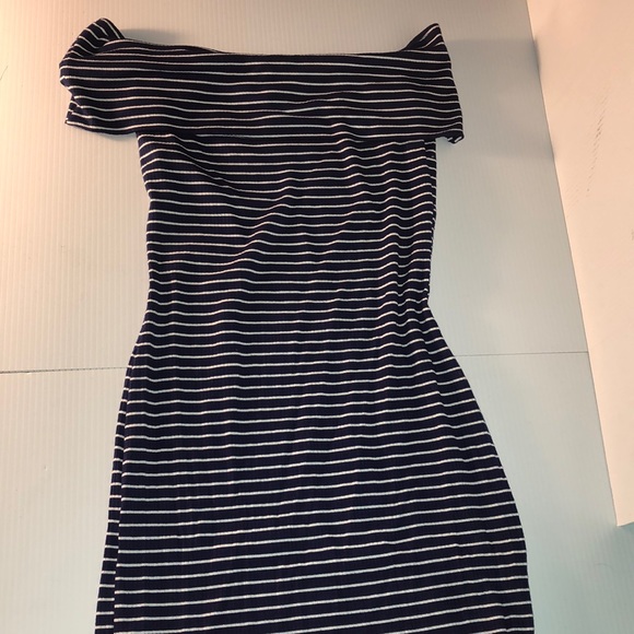 Off the shoulder dress - Picture 2 of 6